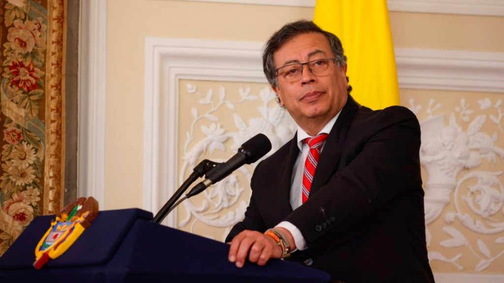 «Arrodillados no somos patria»: Petro pide elevar dignidad de Colombia ante la «política&nbsp;gringa»