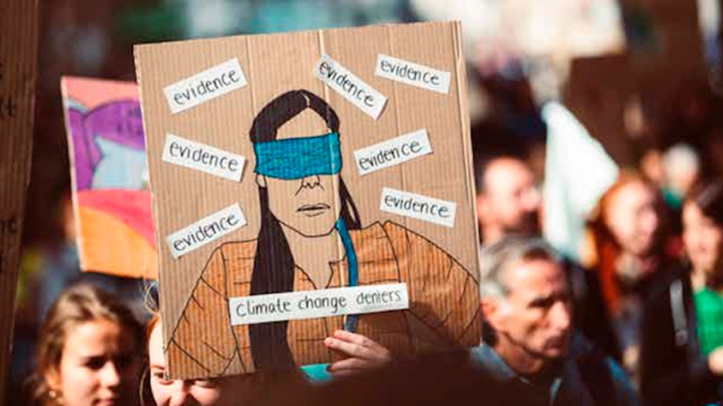La realidad cada vez se lo pone más difícil, pero el negacionismo climático sigue ignorando las&nbsp;evidencias
