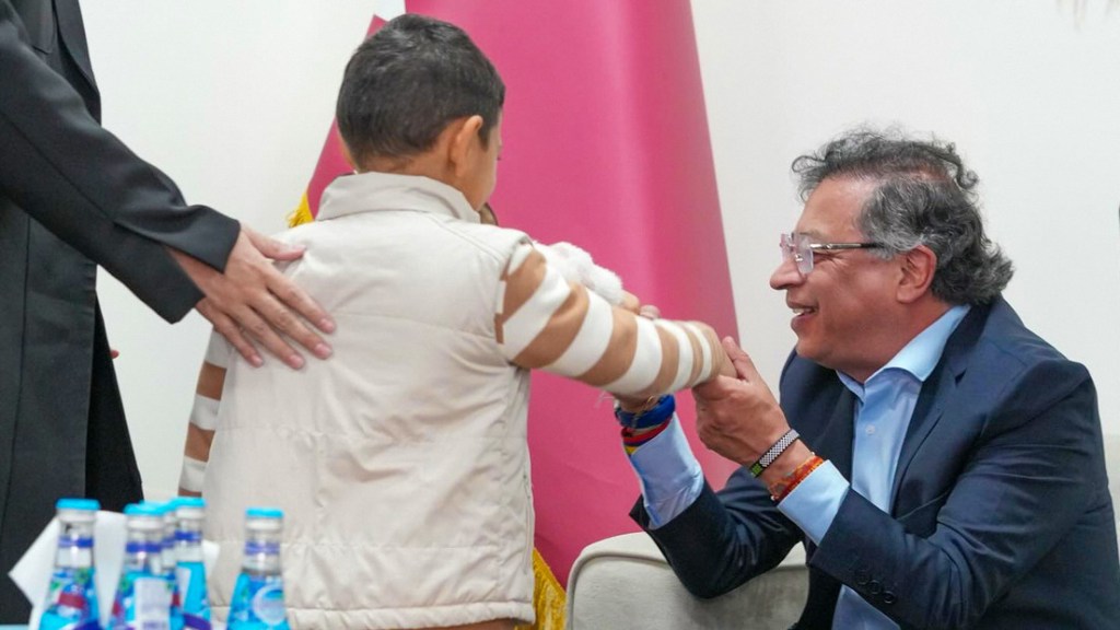 ‘Ojos de esperanza’: La emotiva visita de Petro a un hospital para jugar con niños palestinos&nbsp;(VIDEO)