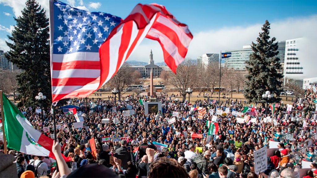 Miles de personas protestan contra la guerra de Trump frente a los&nbsp;inmigrantes