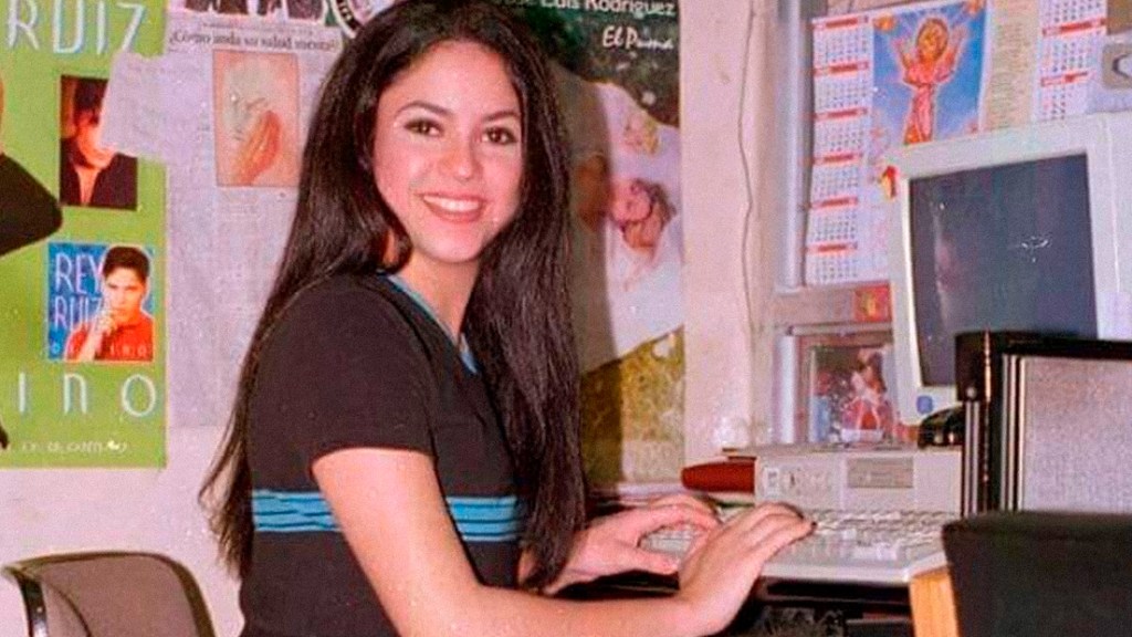 El inesperado origen del mítico meme de Shakira sentada en una&nbsp;oficina