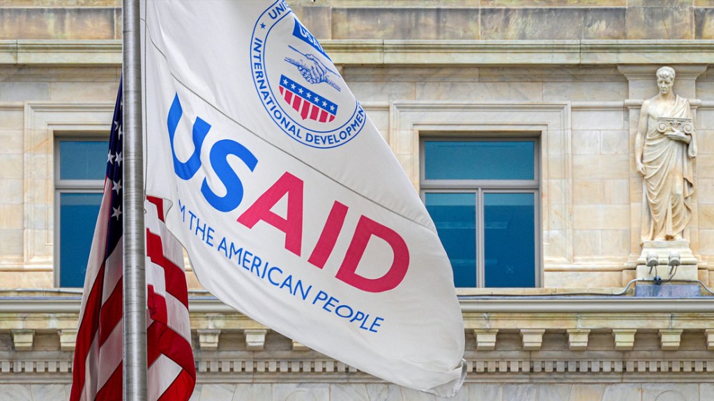USAID suspende a casi todos sus empleados y despide a 1.600 en&nbsp;EE.UU.