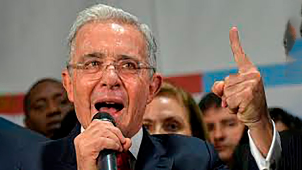Testigo clave contra Uribe denuncia vínculos del expresidente con el&nbsp;paramilitarismo