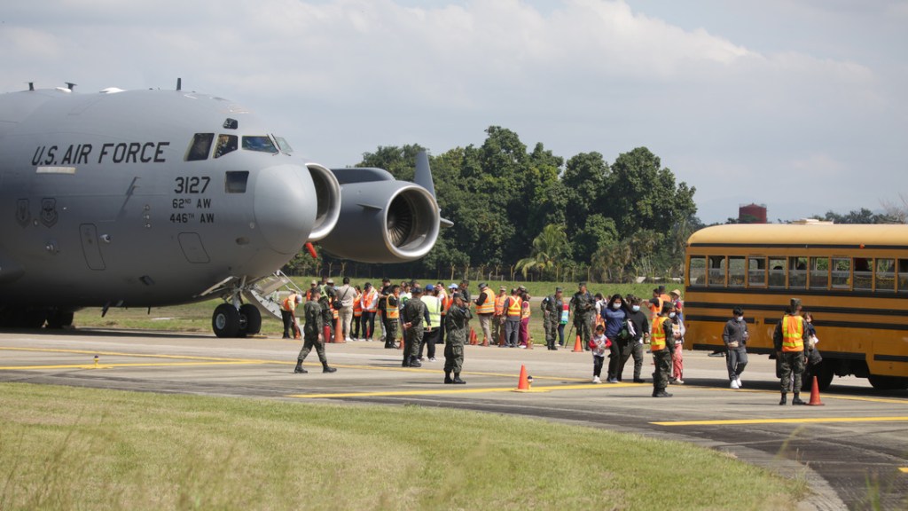 EE.UU. deja de usar aviones militares para deportar migrantes y esta sería la&nbsp;razón