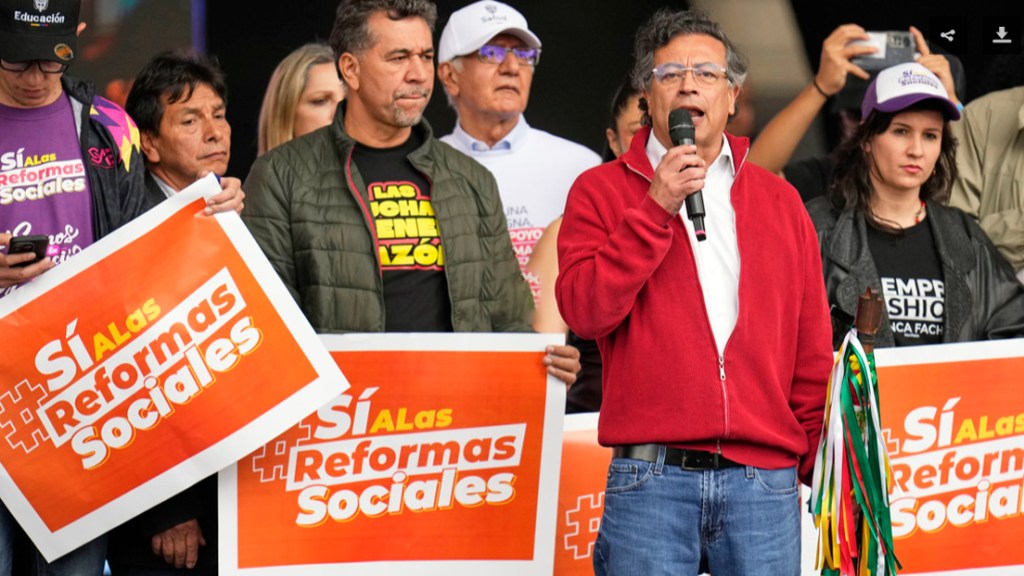 Petro: «El Congreso se arrodilló al dios dinero y traicionó al&nbsp;pueblo»(Video)