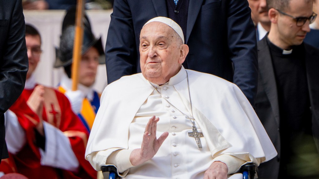 El médico del papa describe sus últimos instantes: «Tenía los ojos abiertos, pero no&nbsp;respondió»