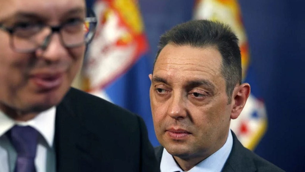 El viaje de Vucic a Moscú para el Día de la Victoria no compensa la destitución de&nbsp;Vulin