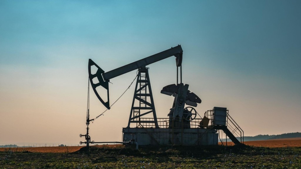 Los precios del petróleo se disparan tras el ataque de EE.UU. contra&nbsp;Irán