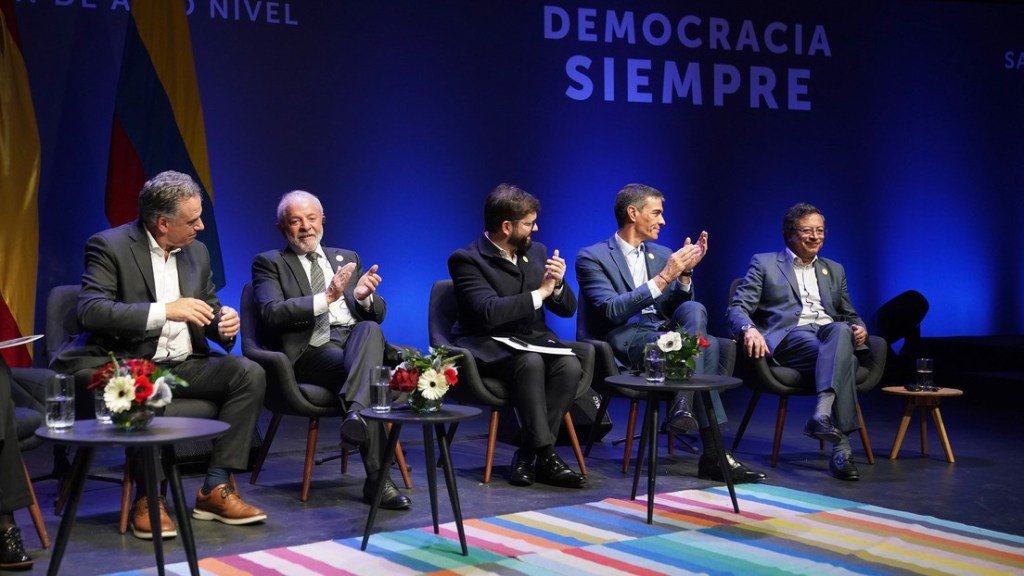‘Cumbre progresista’ vs. el festival ‘antizurdos’: la pugna ideológica que enciende&nbsp;Latinoamérica