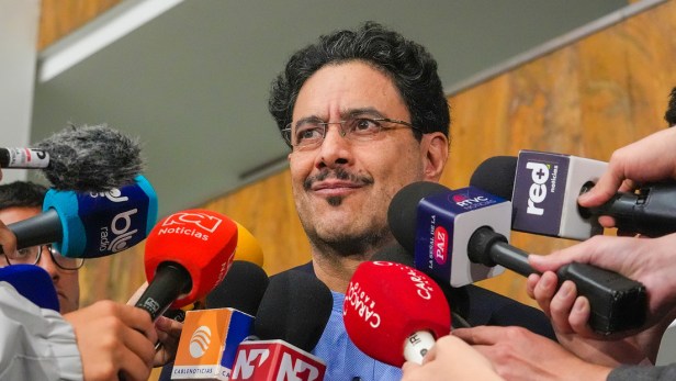 Cepeda asciende en apoyo popular y la derecha vive un&nbsp;infierno