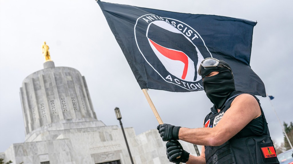 Antifa como chivo expiatorio de la descomposición&nbsp;estadounidense