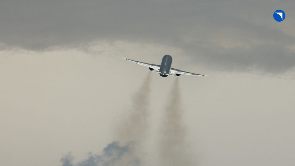 VIDEO DEL PRIMER VUELO de un SJ-100 fabricado en serie con elementos totalmente&nbsp;rusos