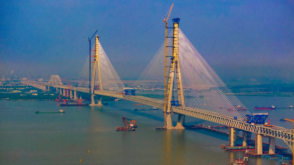 China inaugura el puente atirantado más largo del&nbsp;mundo