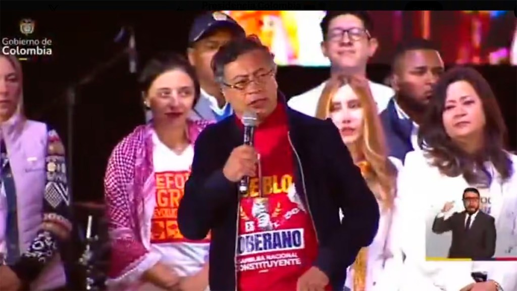 Petro lidera una multitudinaria marcha para responder a tensión con EE.UU.&nbsp;(VIDEOS)