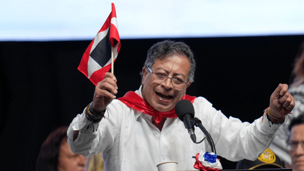 Petro llama a miles de seguidores a recolectar firmas para una Asamblea Constituyente en&nbsp;Colombia