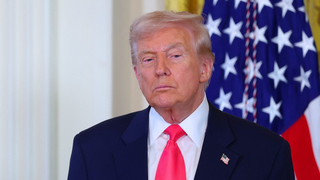 Desvelos de Trump: 43 días sin gobierno y 38 billones de&nbsp;deuda