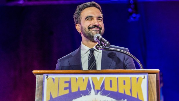 ¿Quién es Mamdani, el nuevo alcalde de Nueva York que enrabia a los demócratas y se le atraganta a Trump?&nbsp;(+Video)
