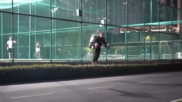 VIDEO: Prueban en China una novedosa ‘mochila&nbsp;voladora’