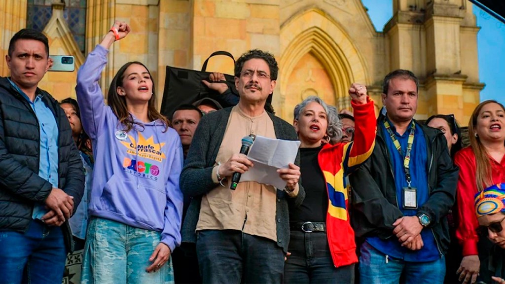 Iván Cepeda denuncia maniobra antidemocrática del CNE en&nbsp;Colombia