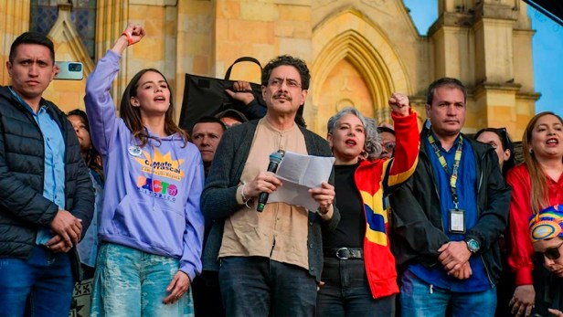 Iván Cepeda denuncia maniobra antidemocrática del CNE en&nbsp;Colombia