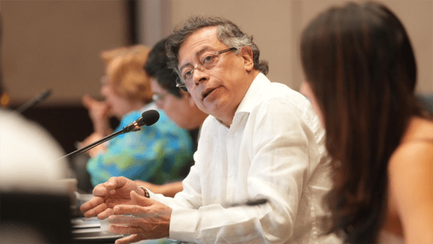 Petro cuestiona el silencio que mantiene América Latina por «estar&nbsp;arrodillada»