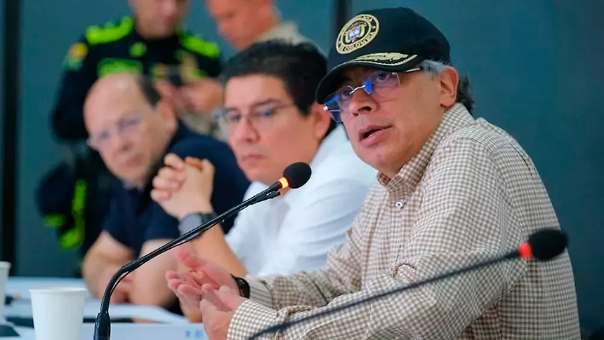 Petro dice que hay 27 cuerpos calcinados por bombardeos de Ecuador en frontera&nbsp;colombiana