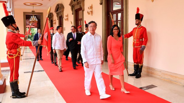 Petro insta a «liberar a los pueblos de la frontera de las mafias» tras reunión con Delcy Rodríguez&nbsp;(+Video)