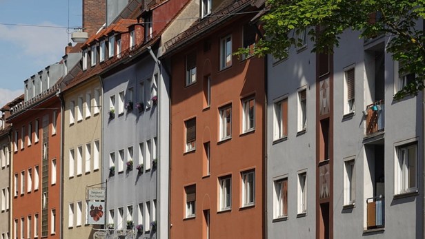La crisis mundial de la vivienda: entre el derecho a habitar y la lógica de la&nbsp;rentabilidad