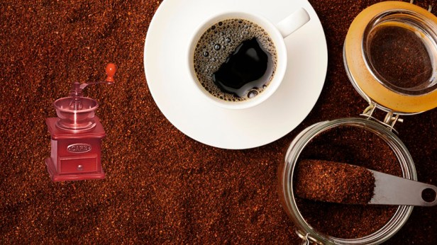 Una taza de café recién&nbsp;molido