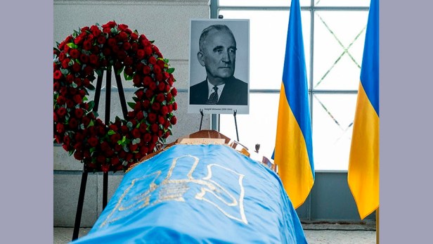 La decisión de Ucrania de volver a enterrar con honores de Estado a un importante colaborador de Hitler enfurece a los&nbsp;polacos.