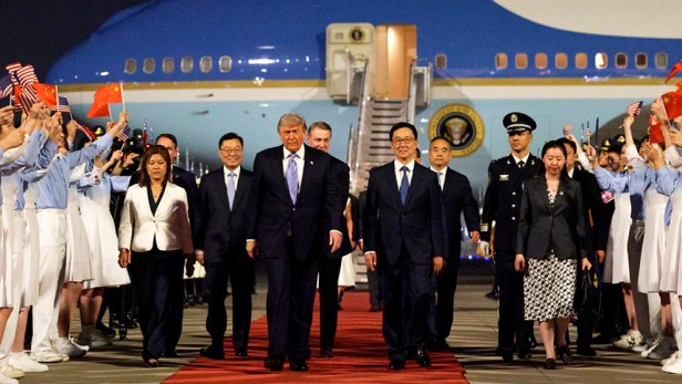 Trump arriba a China para su esperada reunión con Xi, en medio de un clima de tensión&nbsp;global