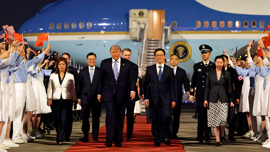 Trump arriba a China para su esperada reunión con Xi, en medio de un clima de tensión&nbsp;global