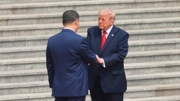Primer apretón de manos de Trump y Xi Jinping&nbsp;(Video)