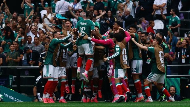 México obtiene su primera victoria en un partido inaugural en un&nbsp;Mundial