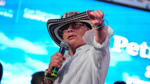 Presidente Petro ordena agilizar entrega de 600 mil hectáreas de tierras a&nbsp;campesinos