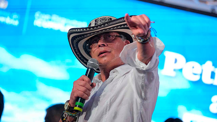 Presidente Petro ordena agilizar entrega de 600 mil hectáreas de tierras a&nbsp;campesinos