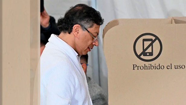 Petro denuncia fraude electoral en Colombia: “El pueblo eligió a&nbsp;Cepeda”