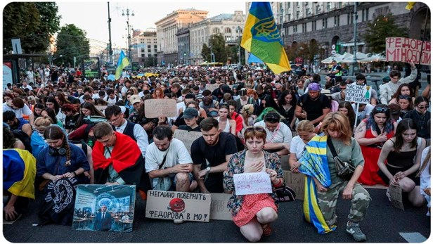 Las protestas en apoyo del ministro de Defensa de Ucrania, recientemente destituido, no son&nbsp;espontáneas.