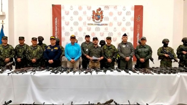 Rodeado de cadáveres: De la Espriella ofrece un polémico parte de seguridad&nbsp;(VIDEO)