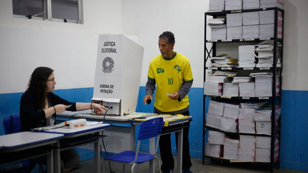 Sospechas en el ojo de la justicia: Brasil entra en una recta final electoral de alto&nbsp;voltaje