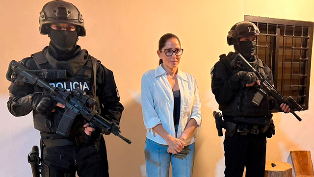 PRIMERAS IMÁGENES de la detención de la líder opositora de Ecuador Luisa&nbsp;González